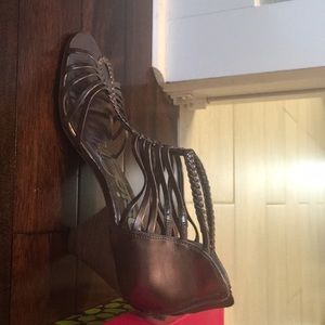 Kensie Girl Shoes - Kensie Girl sz 10 pewter metallic sandals Kensie Girl Shoes - Kensie Girl sz 10 pewter metallic sandals